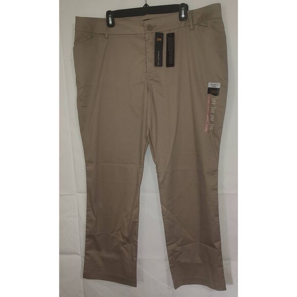 Women's Lee Relaxed Fit Straight Leg Pants NWT Khaki - Size 20 Short - Picture 1 of 8